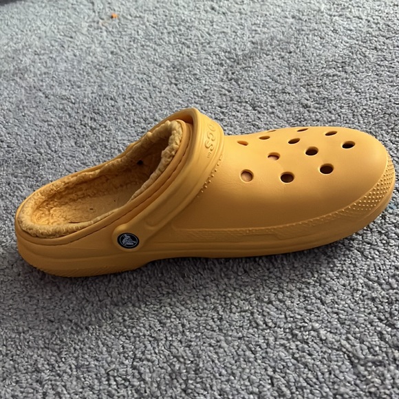 Orange Fuzzy Crocs Size 12 Mens - Picture 2 of 4